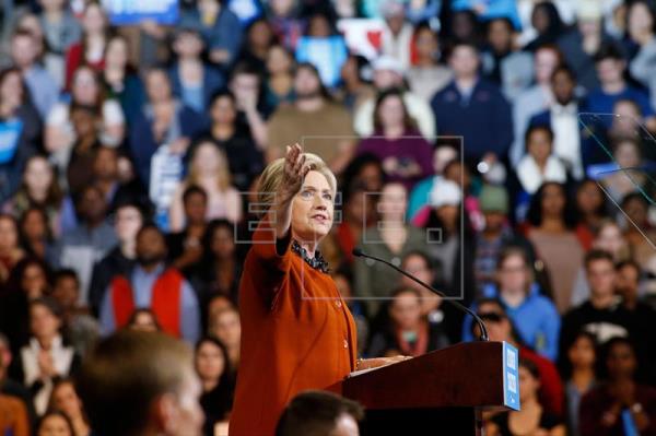 El FBI resucita el escándalo de los correos de Clinton a 11 días de los comicios